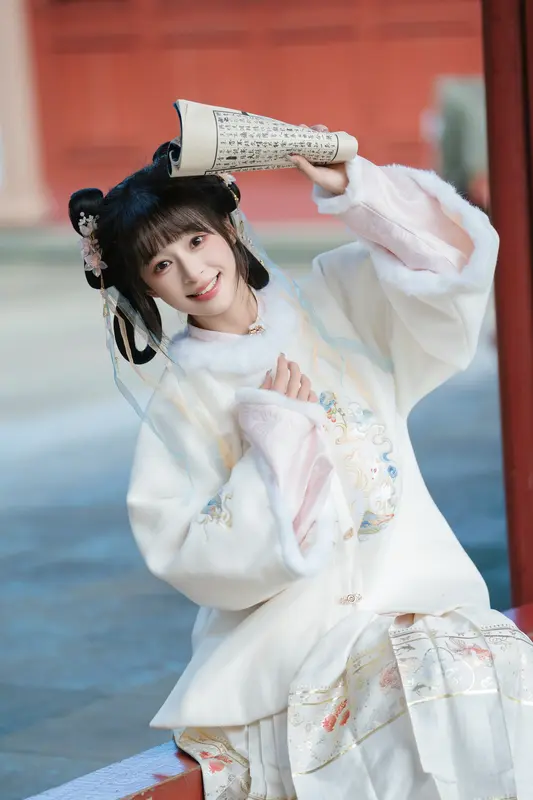 [YITUYU艺图语]2025.03.09 汉服好可爱 夏芋小年 - 艺图语